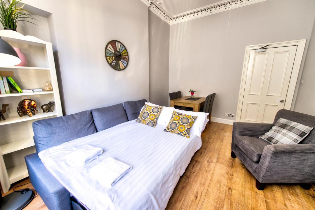 Sleeps 6 Free Parking Apartment *